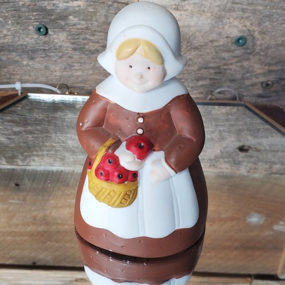 Russ Berrie Bell - Pilgrim Lady with Basket of Apples - Picture 1 of 7